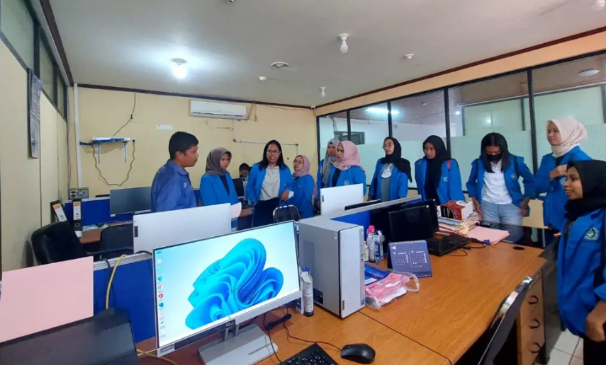 Praktikum Peminatan AKK & Promkes Program Studi Kesehatan Masyarakat di TVRI T.A 2023/2024