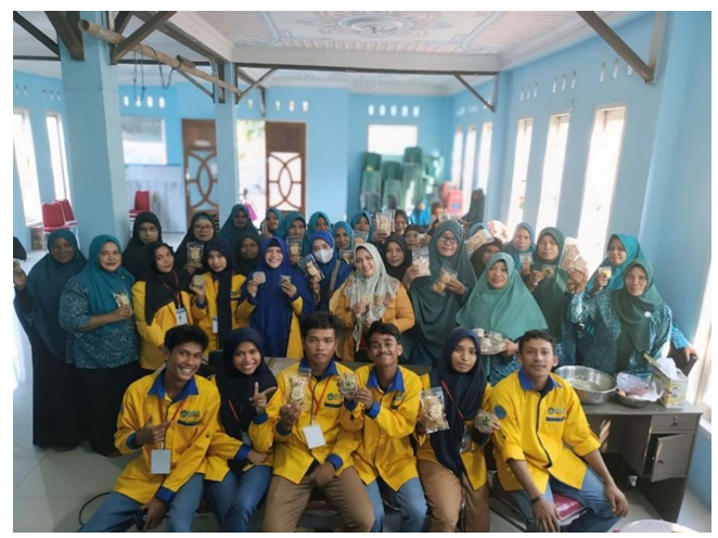 Ekologi Pangan Lokal untuk Pencegahan Stunting dengan Bolu Kelor,  Penyedap Rasa Ikan Tongkol, dan Kerupuk Ikan Tongkol  
